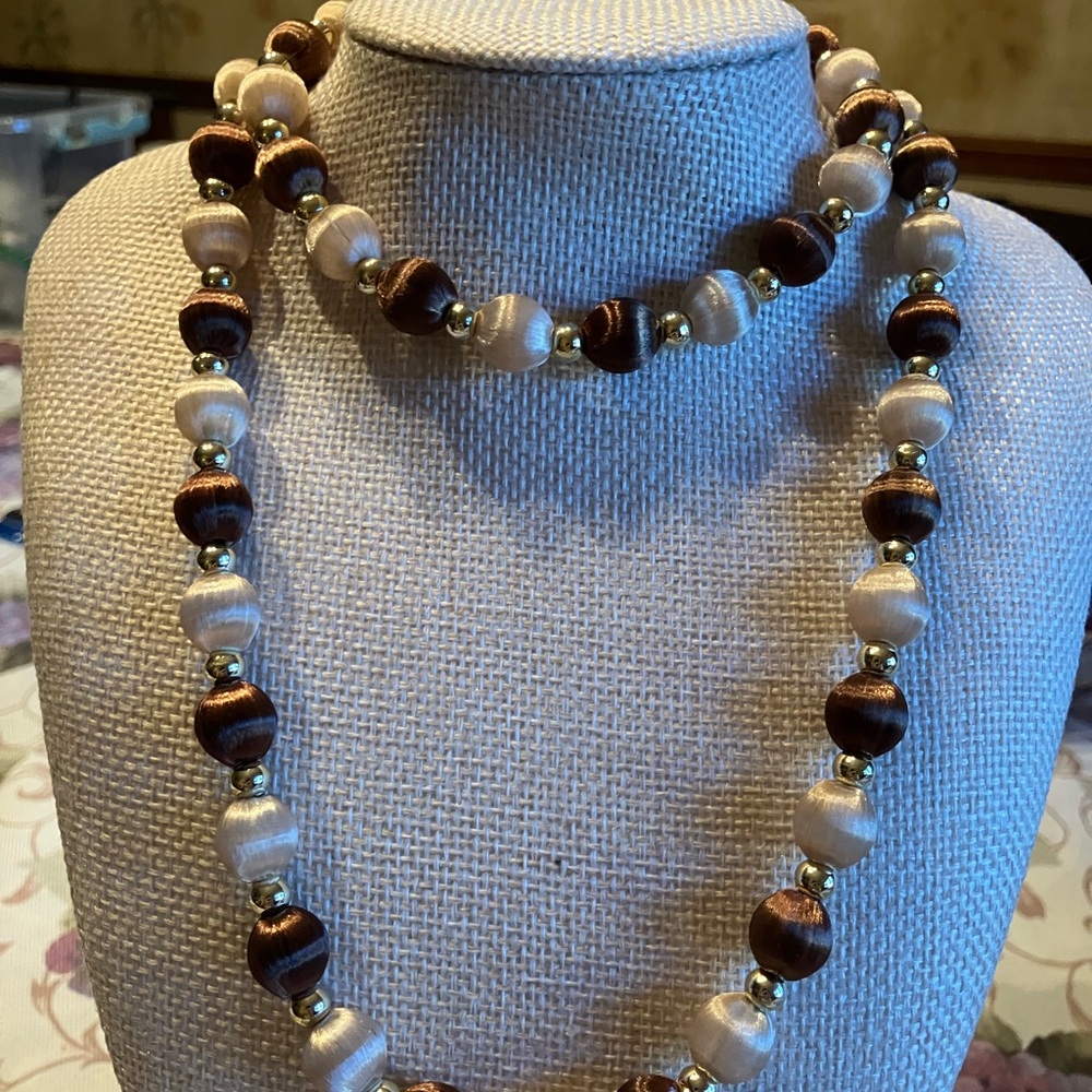 WRAPPED BEADS WITH GOLD SPACERS - Picture 5 of 8